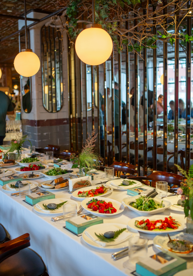 Бранч в честь запуска сервиса кастомизации устройств Apple от restore: