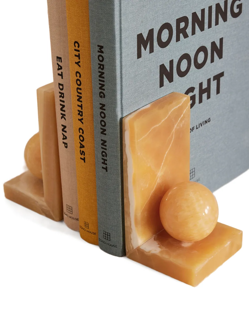 Шейкер для коктейлей, ваза и фартук: 11 подарков для поклонниц домашнего уюта