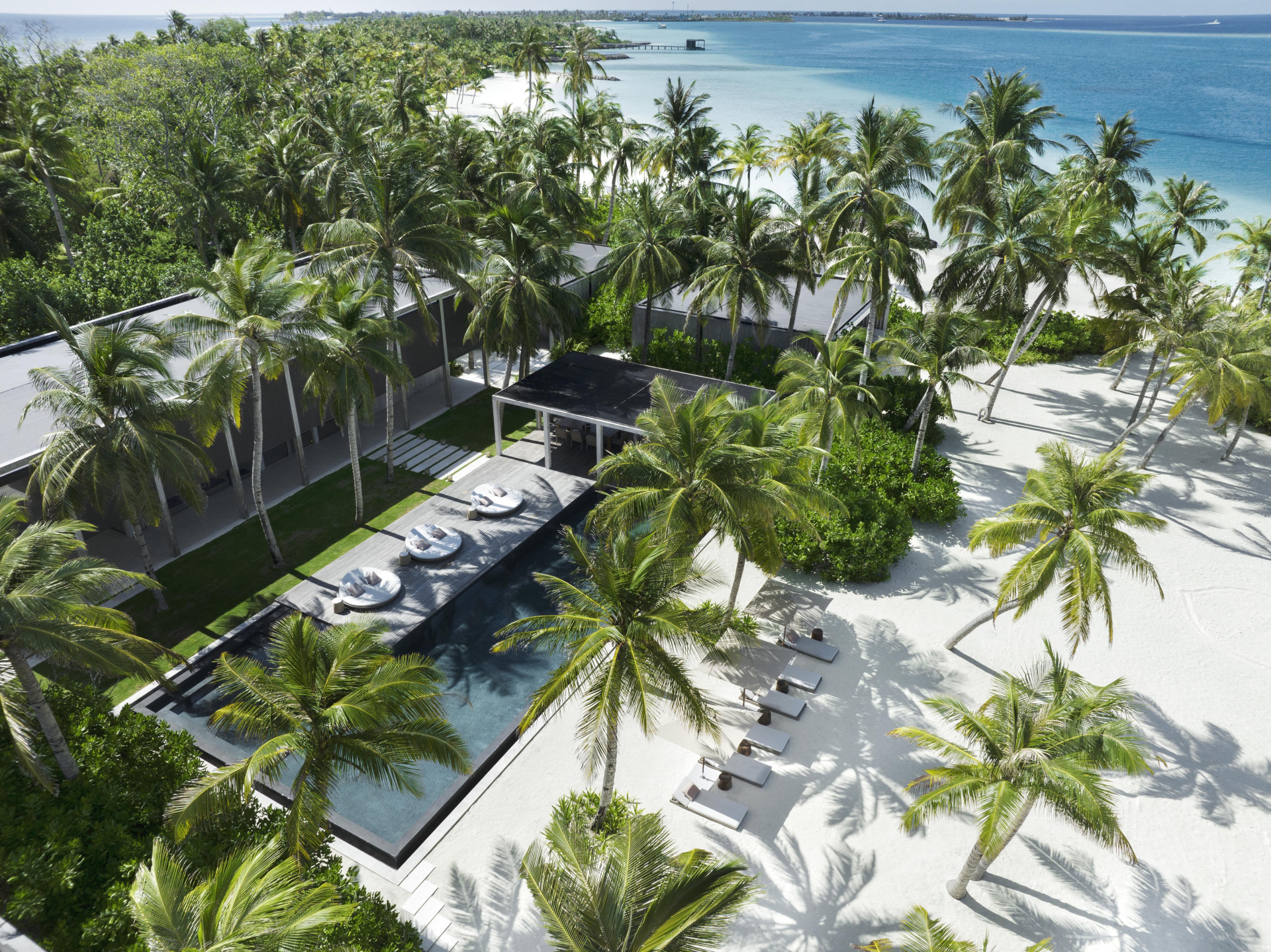 The Ritz-Carlton Maldives, Fari Islands: дань традициям