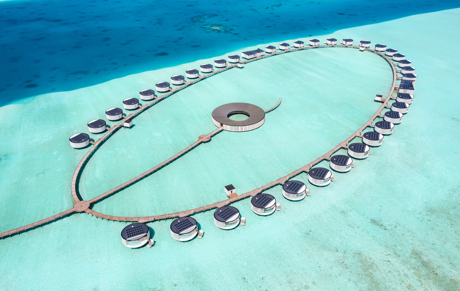 The Ritz-Carlton Maldives, Fari Islands: дань традициям