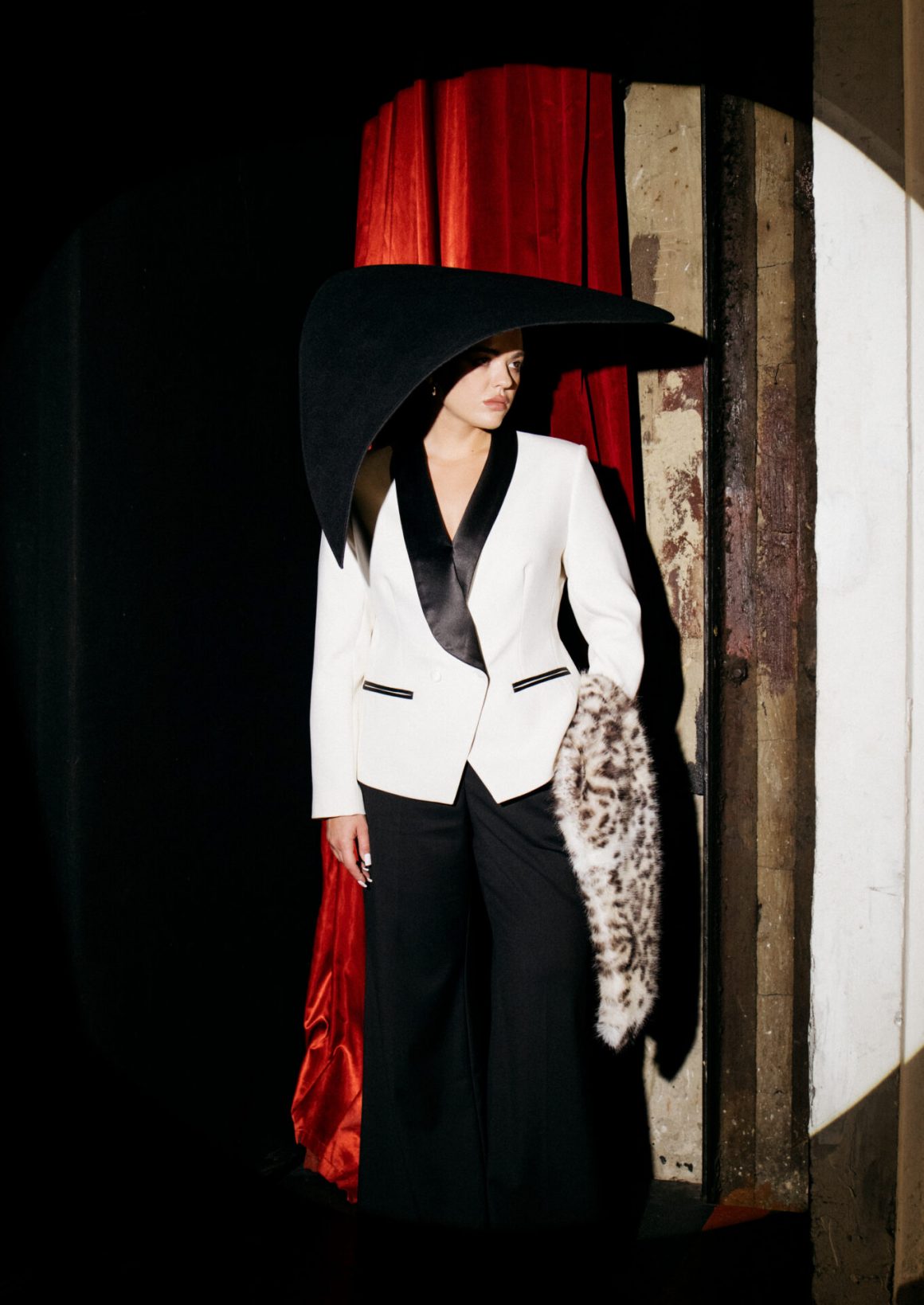 BEFORE THE ACT - 4FORMS представил первую главу зимней коллекциии с намеком на продолжение сюжета