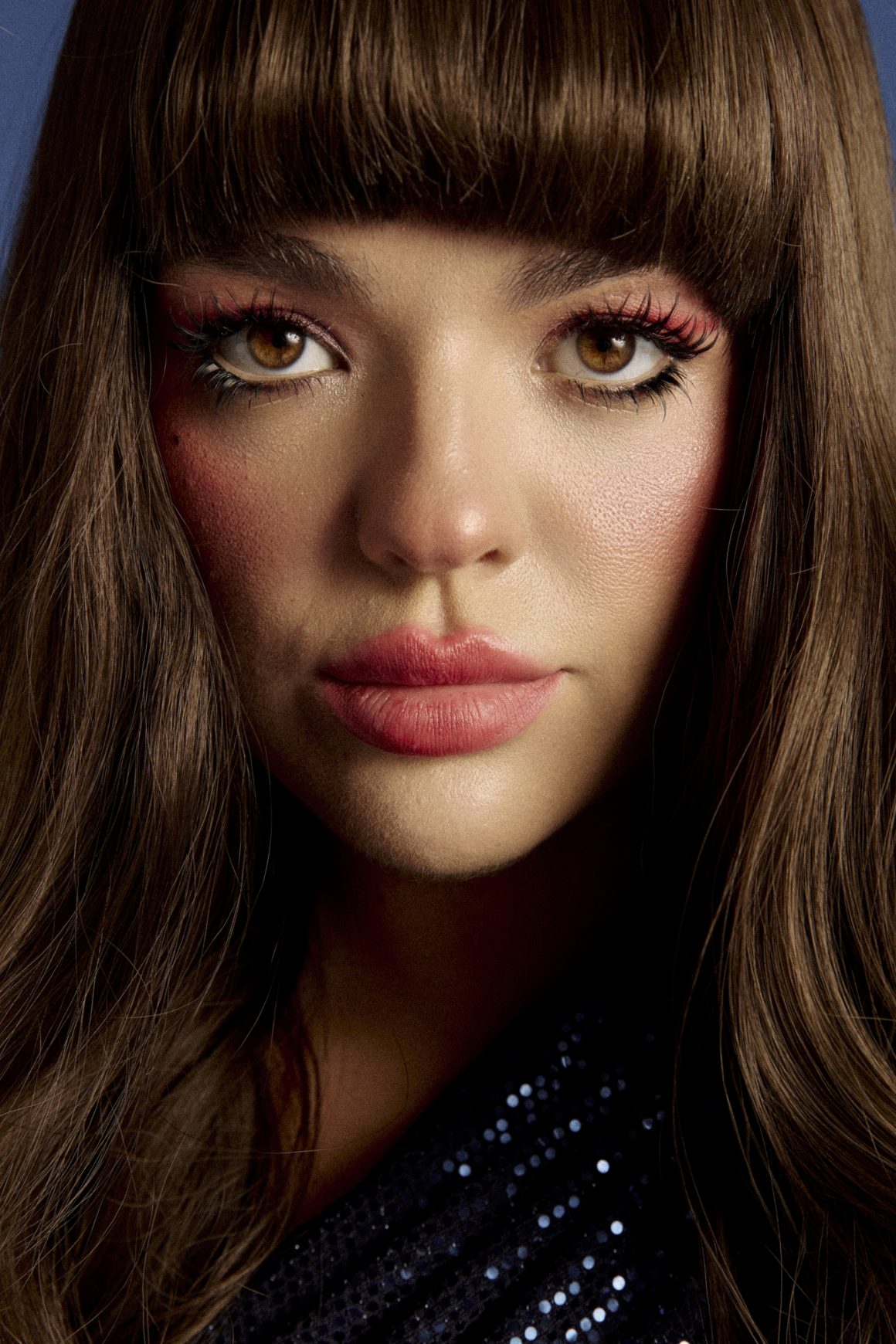 4FORMS представляет новогоднюю кампанию “SHE OWNS THE HOLIDAY” – яркая история о женщине, которая сама создаёт праздник