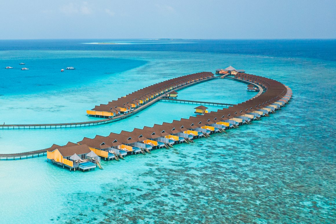 Праздничный сезон в The Standard Maldives: ретро-гламур и отдых без правил