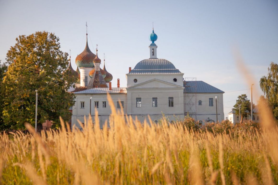 Авраамиев Богоявленский монастырь: Крепость Веры на Берегах Неро