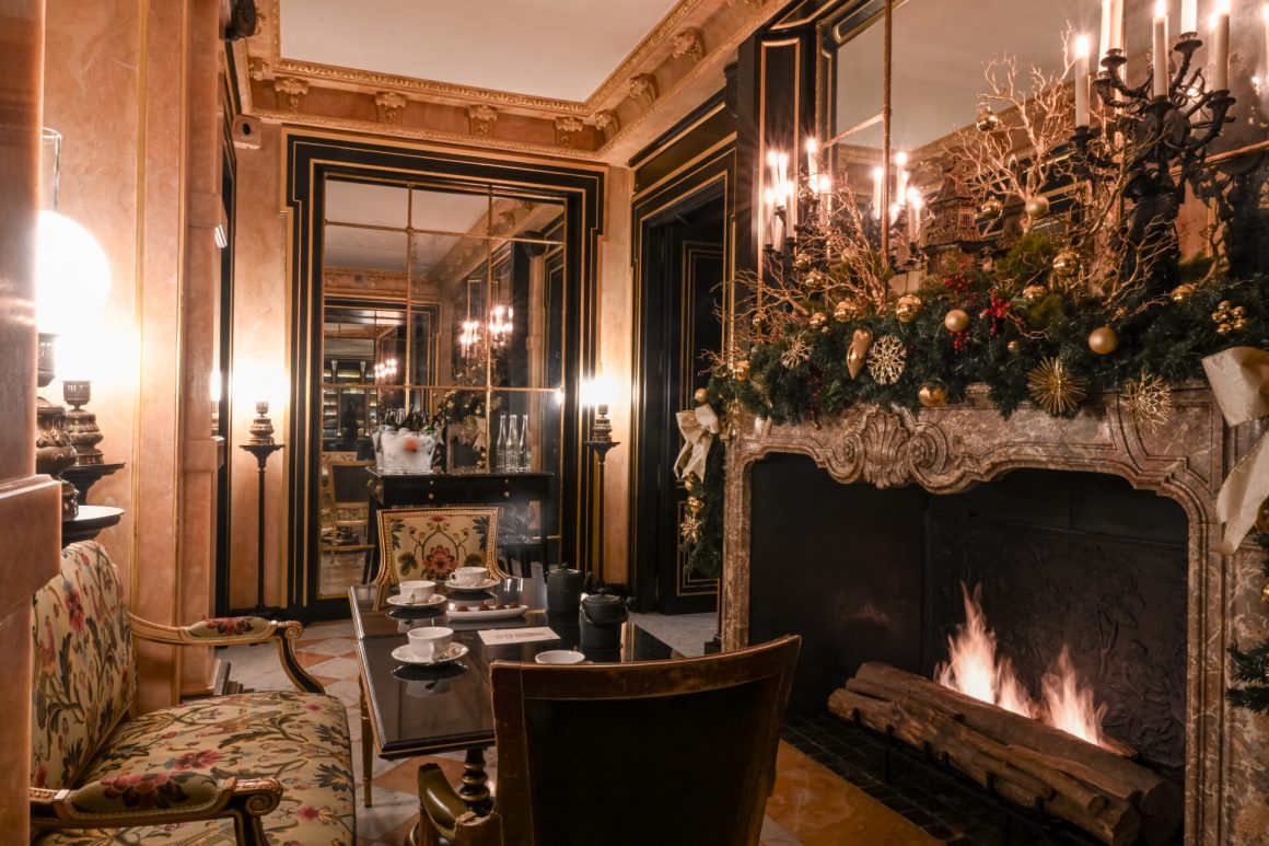 Королевский пирог «Цветок фундука» в La Réserve Paris - Hotel and Spa