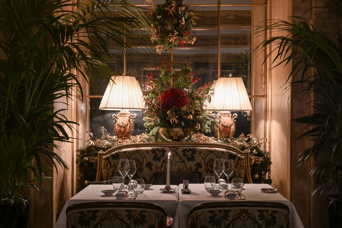 Королевский пирог «Цветок фундука» в La Réserve Paris - Hotel and Spa