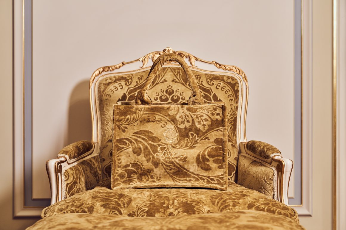 RITZ PARIS ПРЕДСТАВЛЯЕТ ДЕБЮТНУЮ КОЛЛЕКЦИЮ СУМОК ИЗ ИНТЕРЬЕРНЫХ ТКАНЕЙ