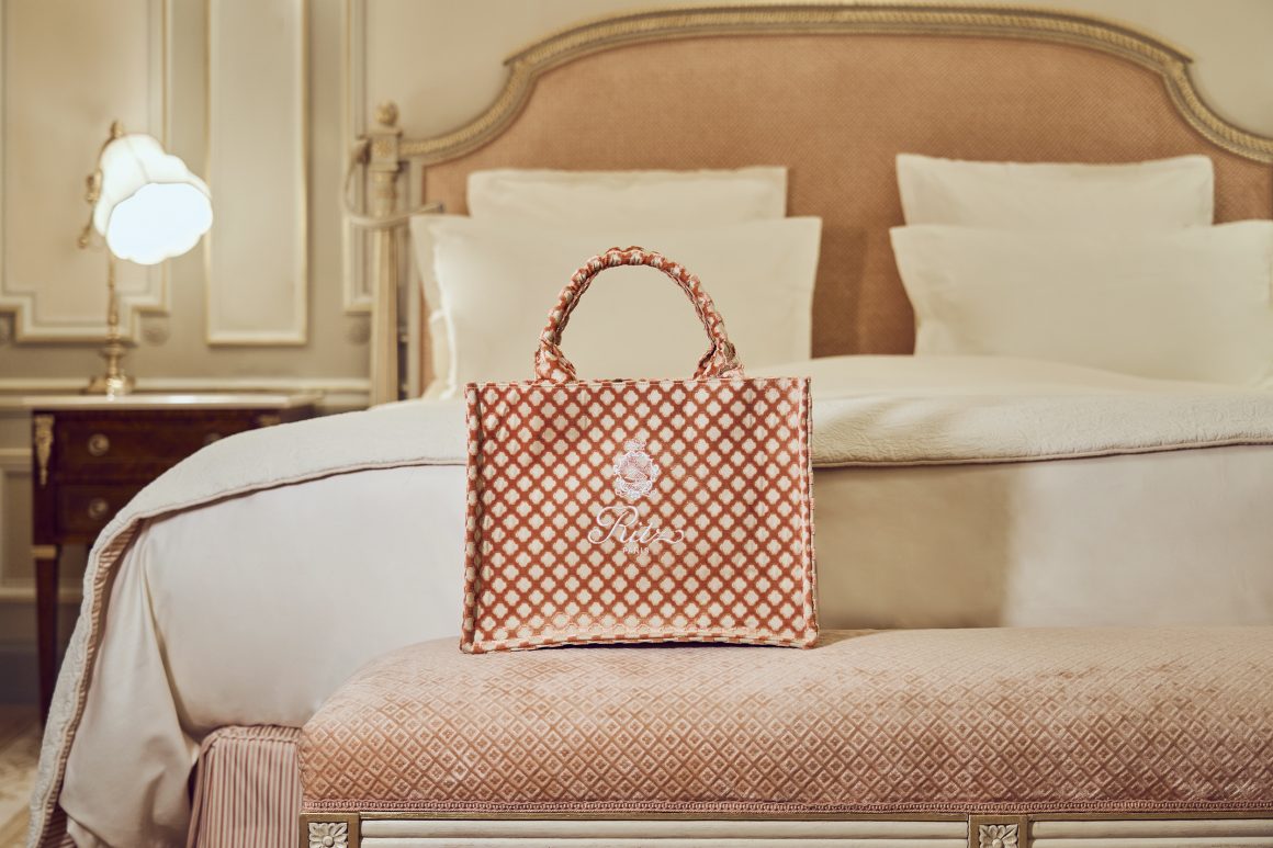 RITZ PARIS ПРЕДСТАВЛЯЕТ ДЕБЮТНУЮ КОЛЛЕКЦИЮ СУМОК ИЗ ИНТЕРЬЕРНЫХ ТКАНЕЙ