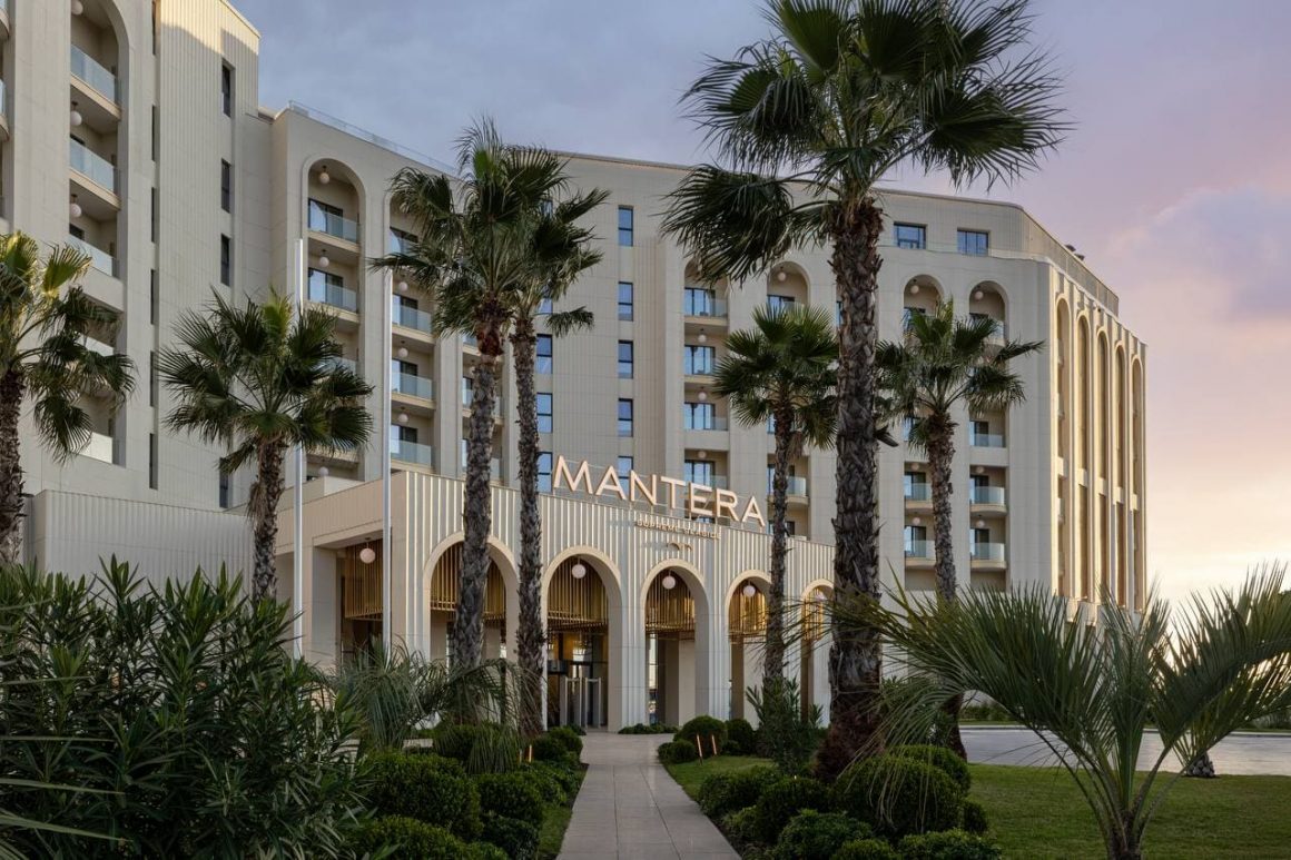 Татьянин день в Сириусе отметят воскресным бранчем с устрицами, вином и творчеством