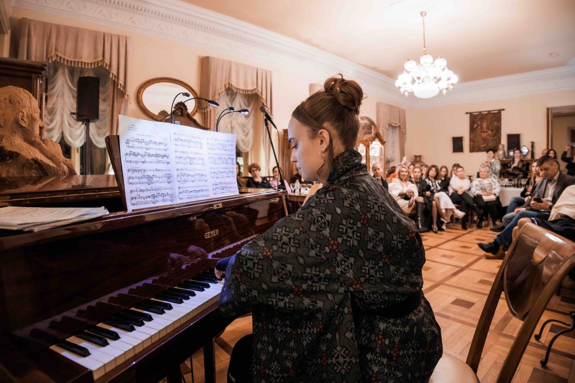 «Встречаться надо для любви, для остального есть книги», — Марина Цветаева