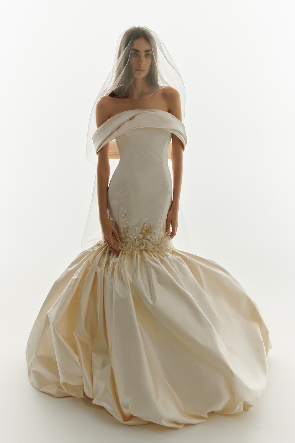 Свет держит силуэт: новая коллекция Valentin Yudashkin Bridal