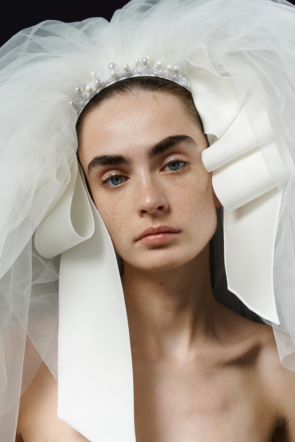 Свет держит силуэт: новая коллекция Valentin Yudashkin Bridal