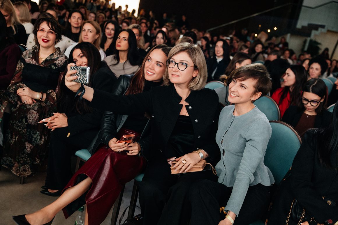 Более 1000 участниц и 55 спикеров: Форум о женском лидерстве Woman Who Matters отметил 10-летие